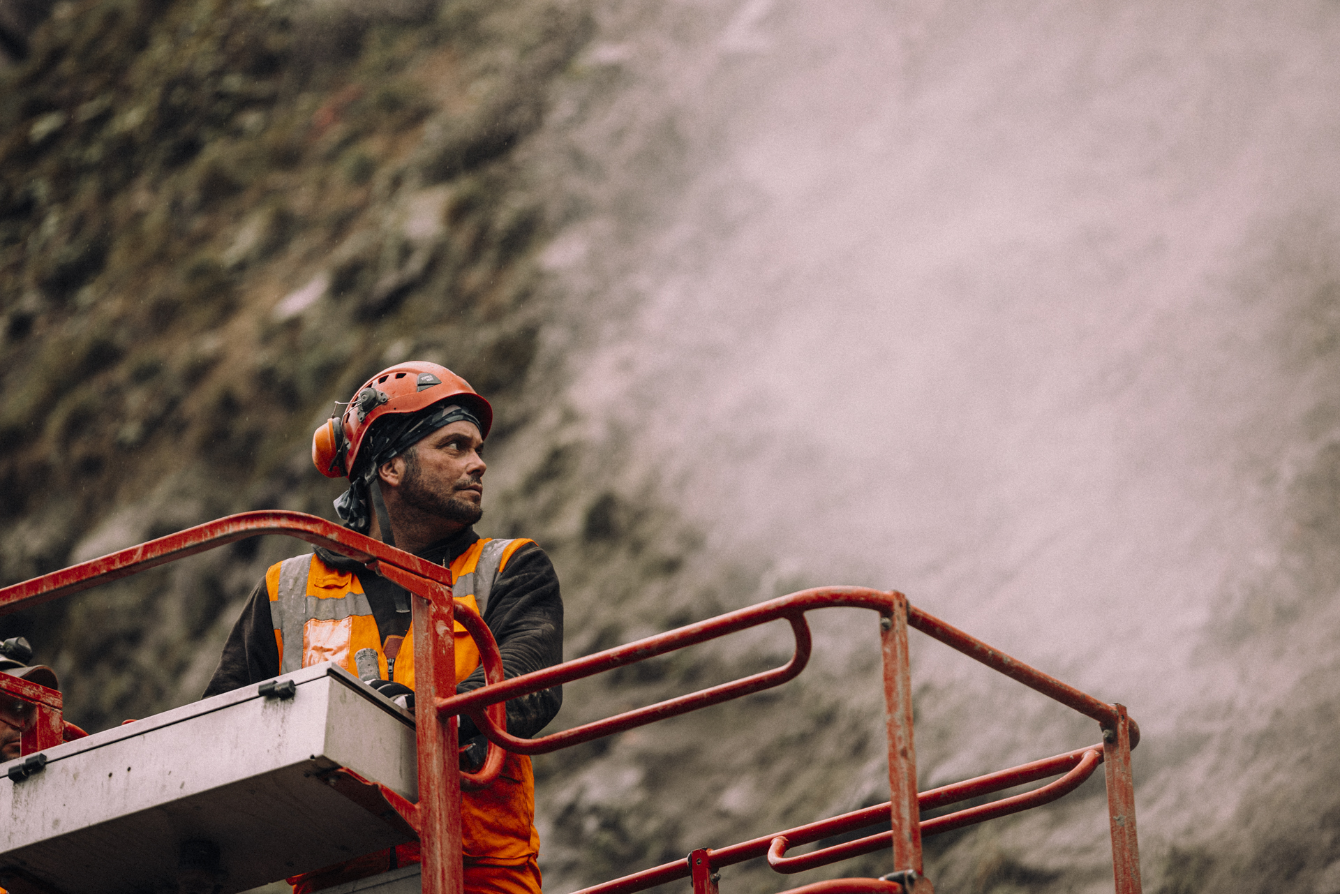 Mitarbeiter von FFS Kühr in Action bei einer Böschungssicherung
